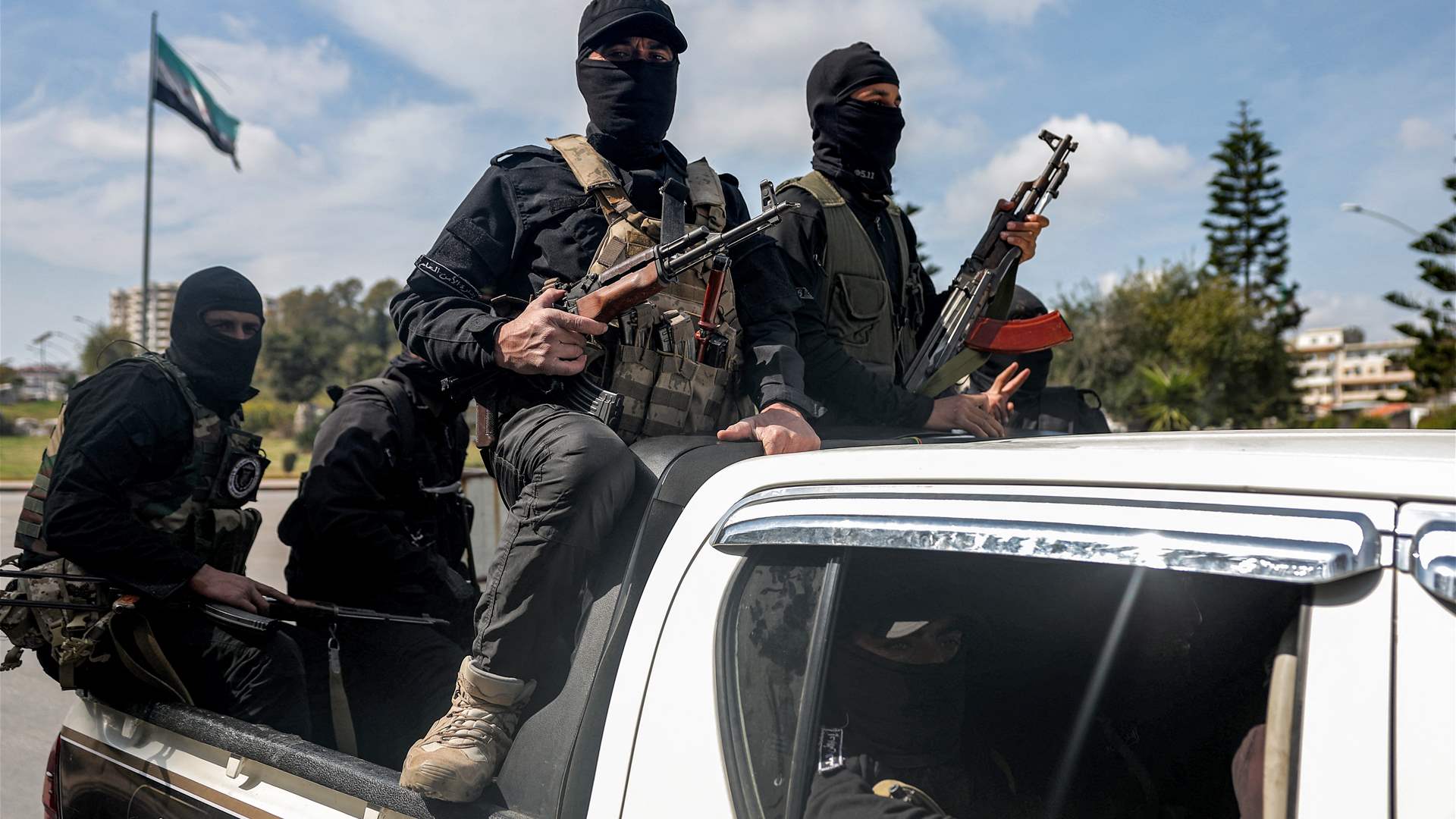 أ.ف.ب: الادعاء على 14 شخصا في لبنان بالتخطيط لهجمات في سوريا 