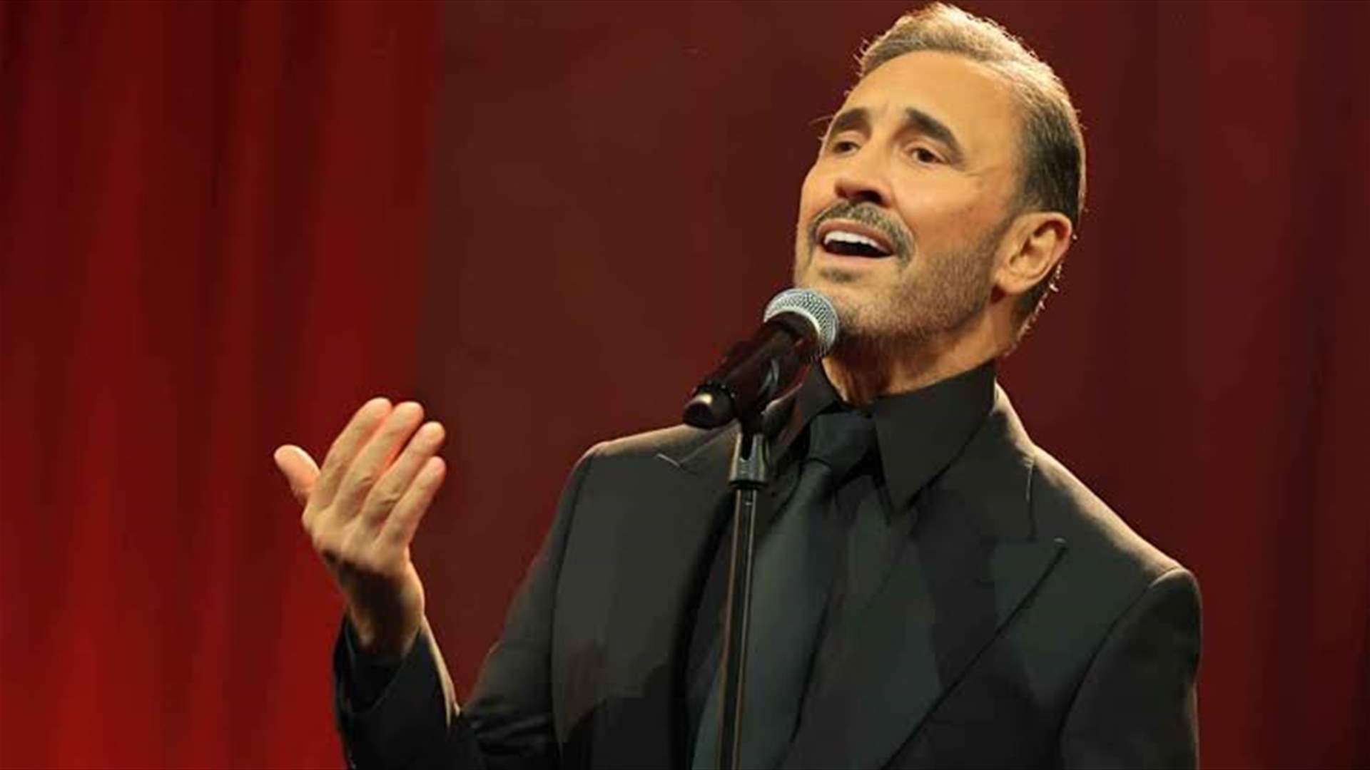 كاظم الساهر يصدم النساء على المسرح: تغيير كلمة  في أغنيته لإرضائهنّ (فيديو)
