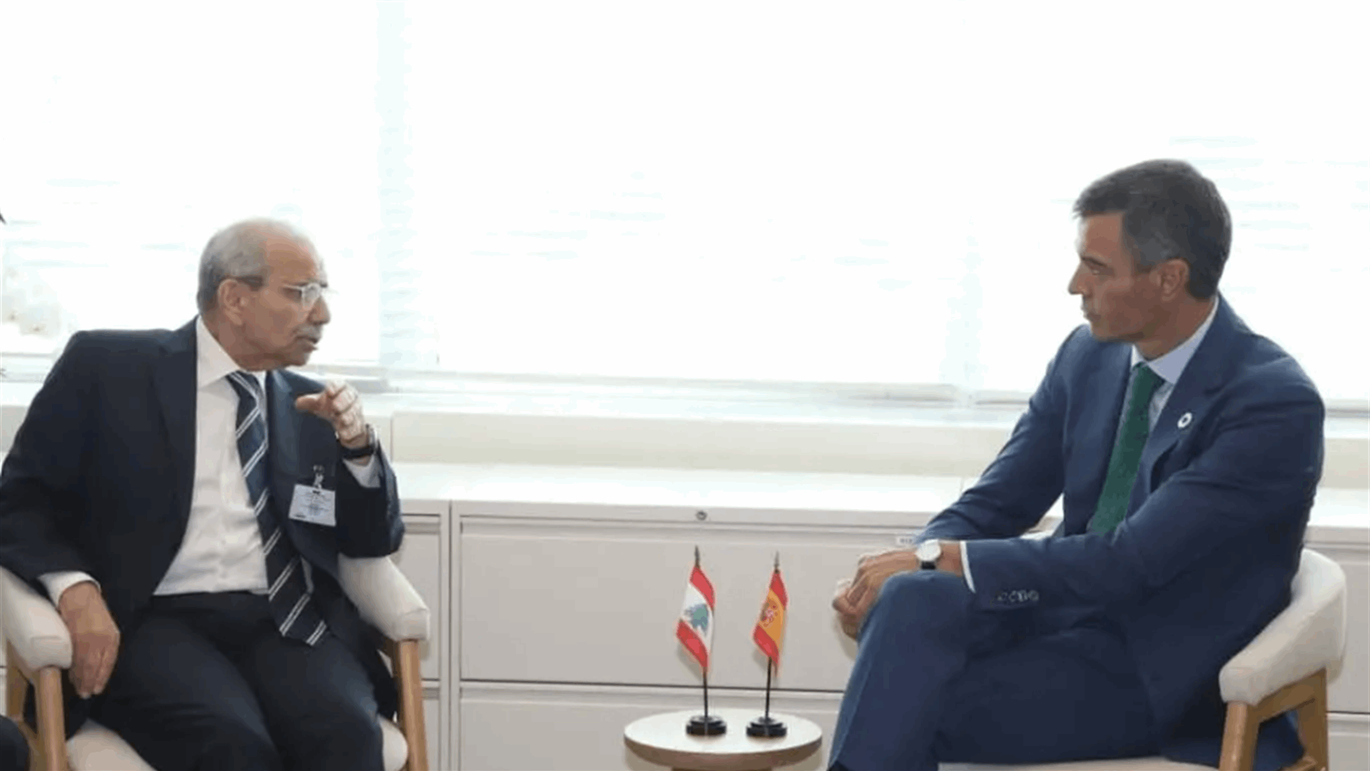 رئيس الحكومة عرض ونظيره الإسباني مستقبل الوجود الدولي في الجنوب بعد انتهاء مهمة "اليونيفيل"