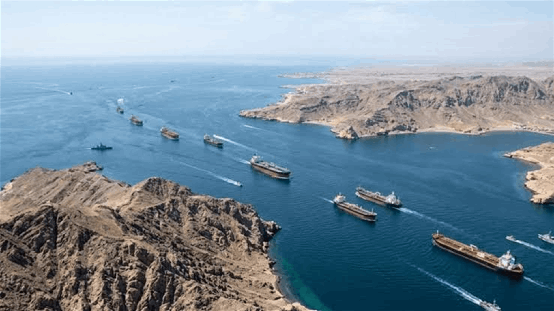 مسؤول أميركي: نحو 60 سفينة تجارية عبرت مضيق هرمز أمس الأربعاء 