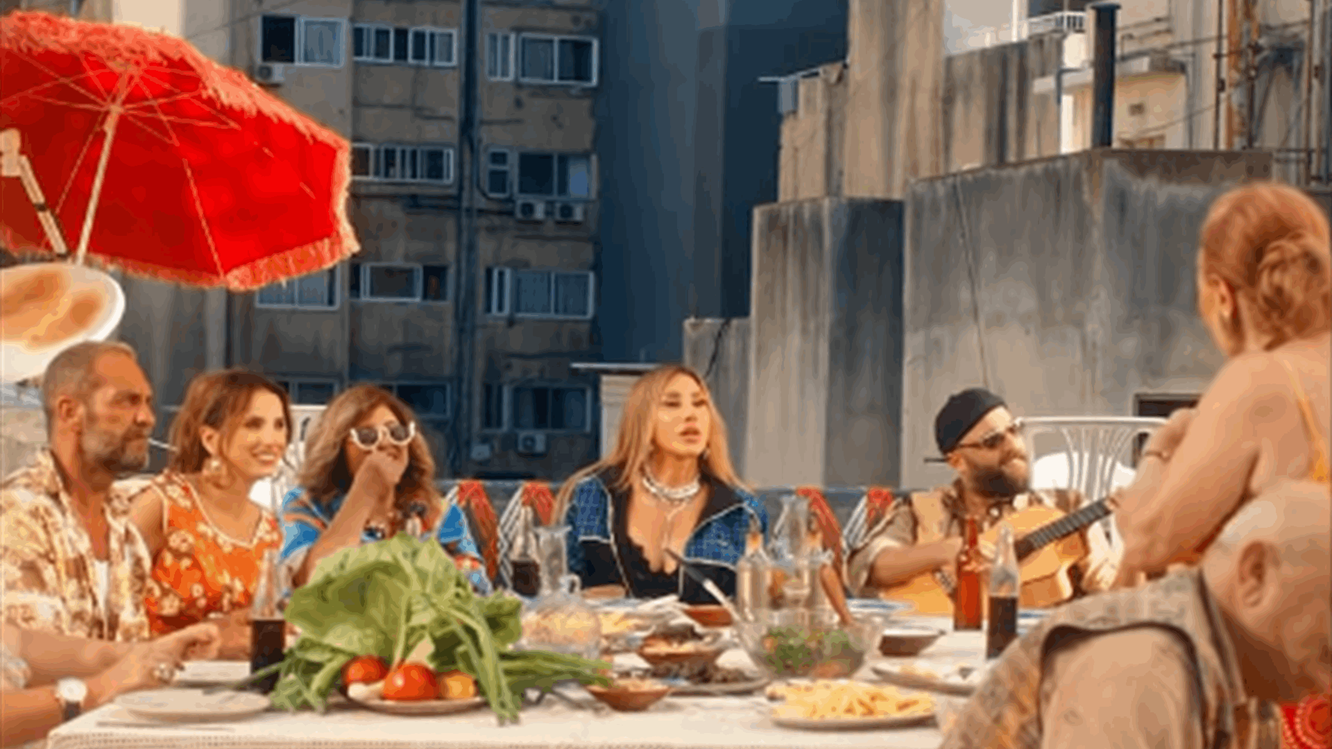 "دوم دوم تاك تاك" صارت "تاك تاك"… نجوى كرم تشوّق جمهورها لأغنيتها الجديدة (فيديو)