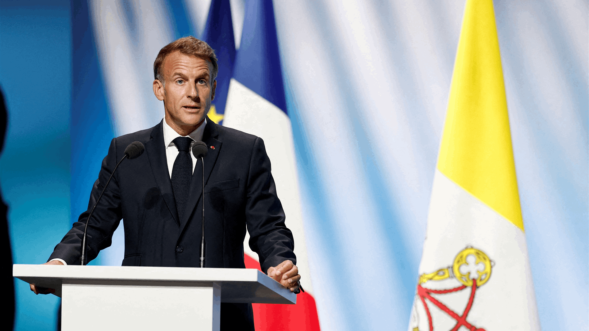 Macron urges Europe to find 'courage' to resist nationalism