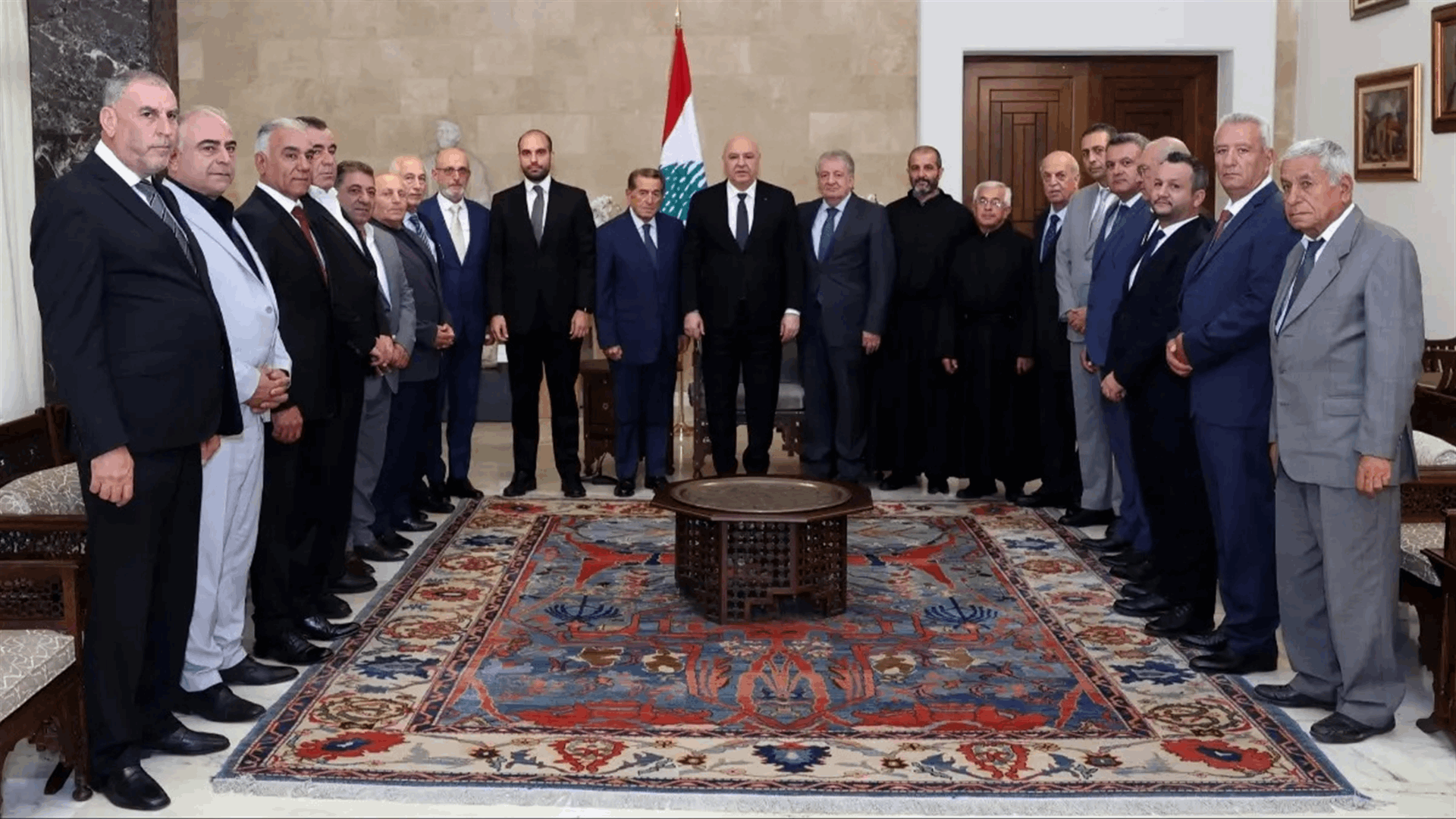 الرئيس عون اكد امام وفد من مزارعي التفاح في تنورين مواصلة الاتصالات مع دول عربية لتسهيل تصريف التفاح اللبناني