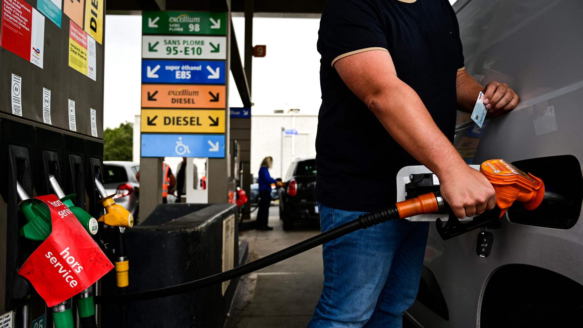 Fuel prices slightly drop across Lebanon
