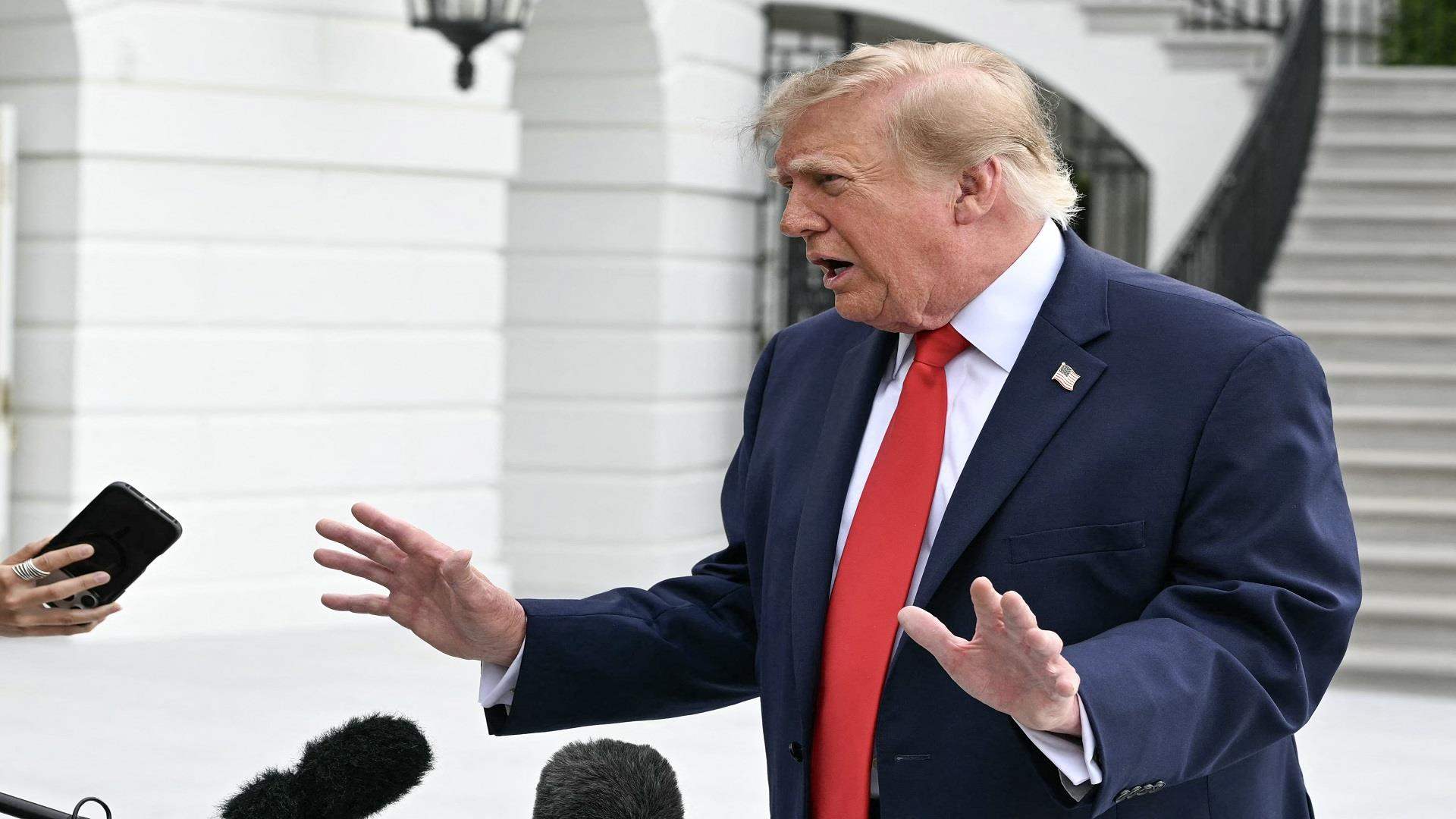 Trump says he does not believe China and Russia are helping Iran 'at all'