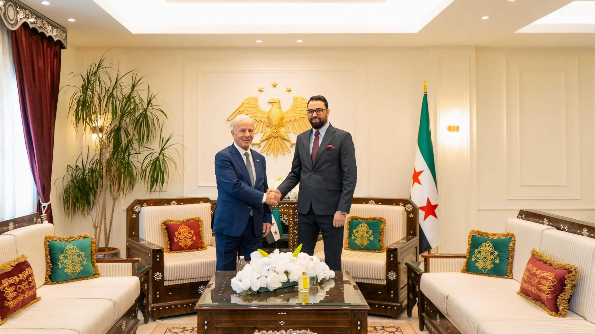 السفير الأميركي لدى لبنان مشيال عيسى زار السفارة السورية في بيروت وإلتقى القائم بالأعمال السوري اياد الهزاع