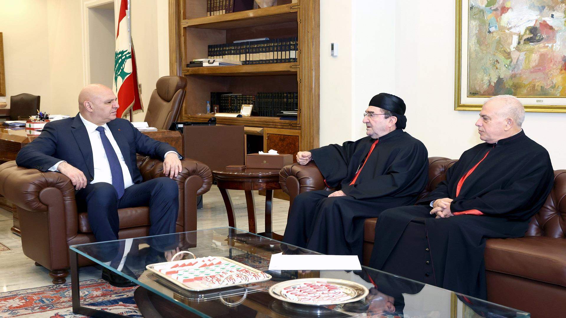 الرئيس عون اطلع من خيرالله وابو كسم على مسودة كتاب "طوبى للساعين إلى السلام" يوثّق زيارة البابا إلى لبنان