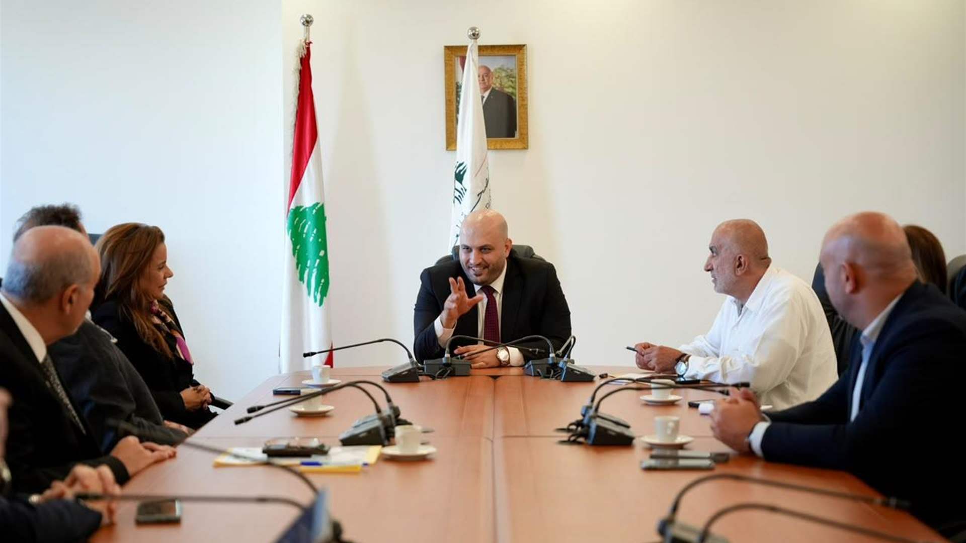 وزير الصحة بحث مع المستشفيات الجامعية الخاصة وضع معايير علمية لصرف السقوف المالية وإجراء العمليات الجراحية المعقدة