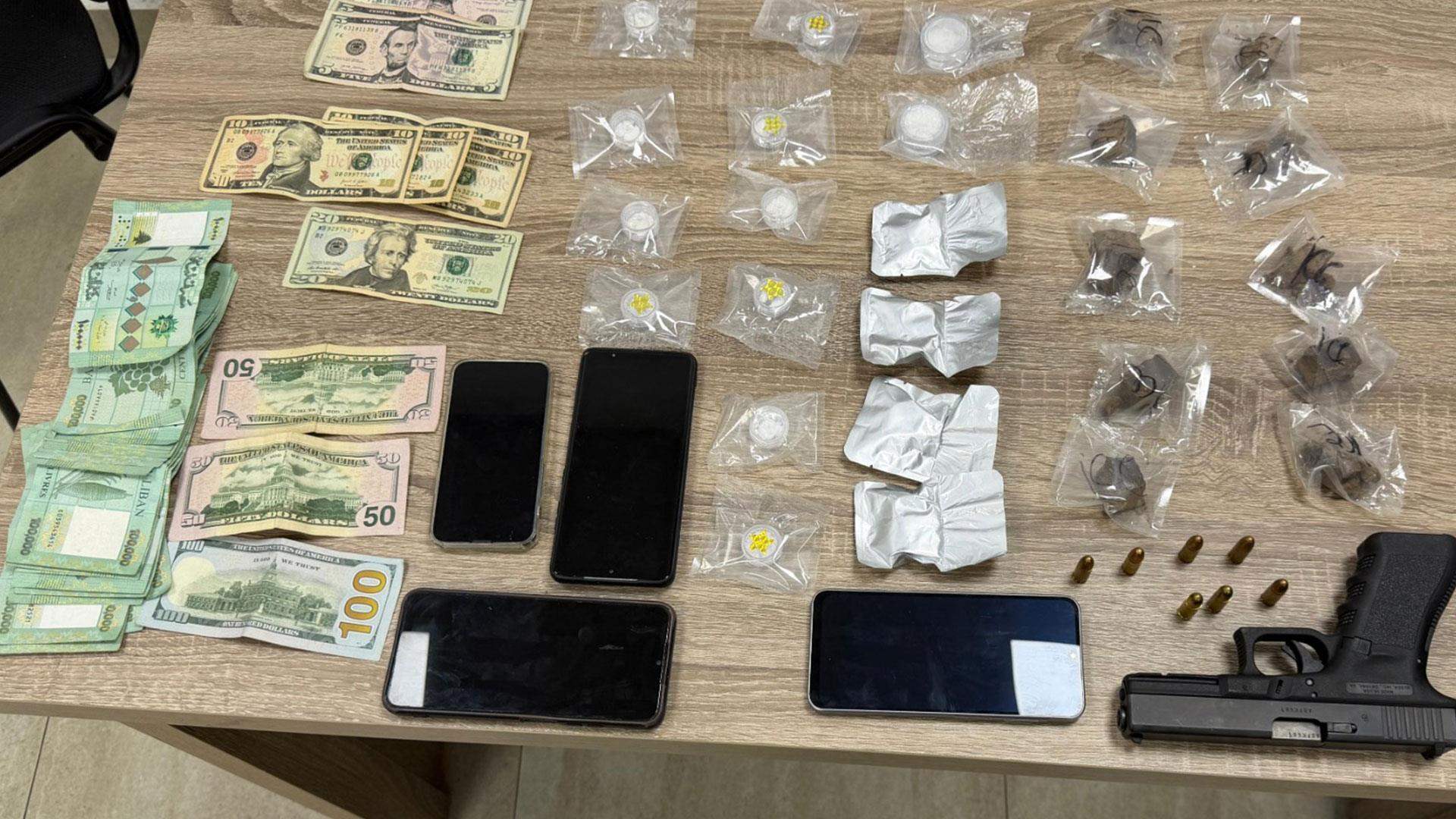 توقيف ثلاثة أشخاص بجرم ترويج المخدّرات في البوشرية وضبط كمية منها وسلاح حربي