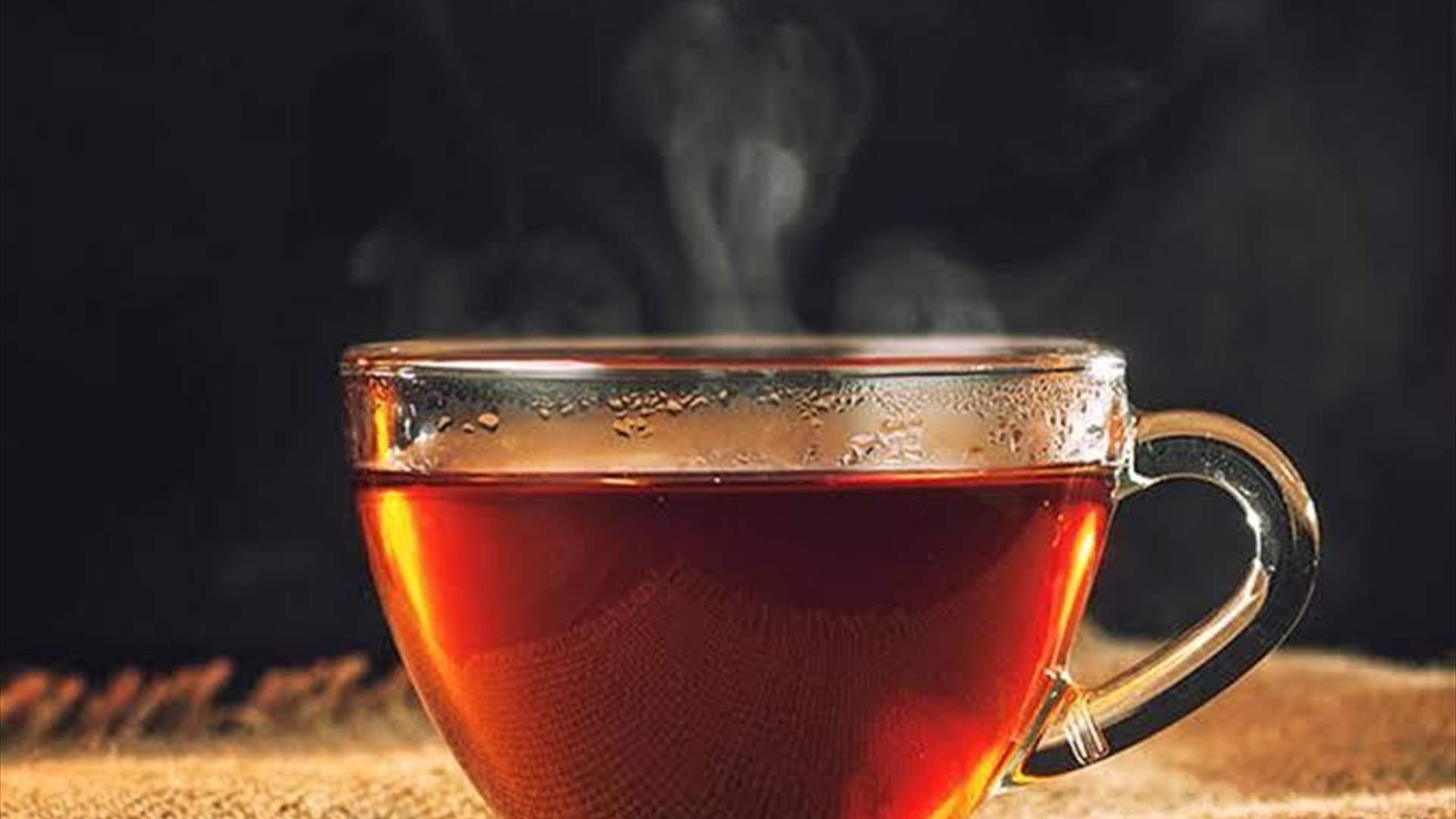 تشرب الشاي يومياً؟ انتبه إلى حرارته… فقد تتحوّل فوائده لقلبك إلى مخاطر!