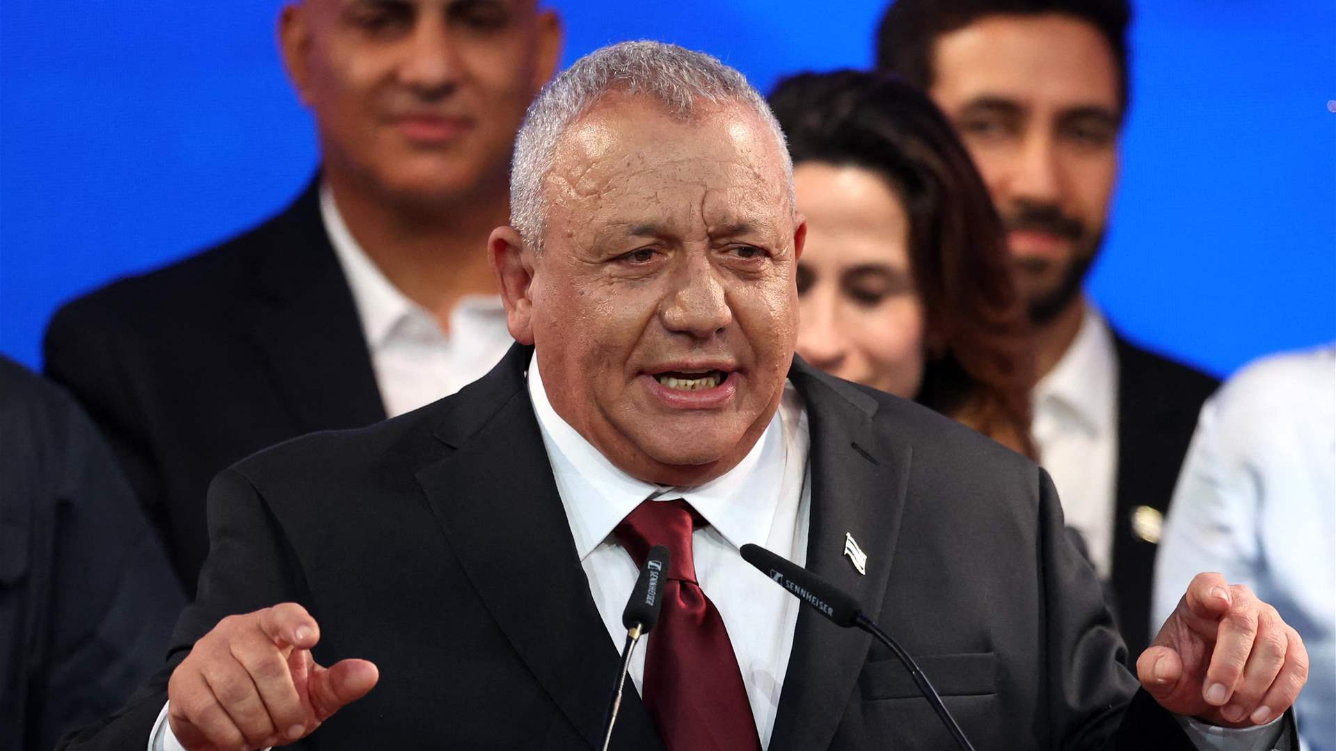 آيزنكوت يحذّر نتنياهو: "إيّاك أن تجرؤ على استغلال أمن إسرائيل لخدمة مصالحك السياسية"