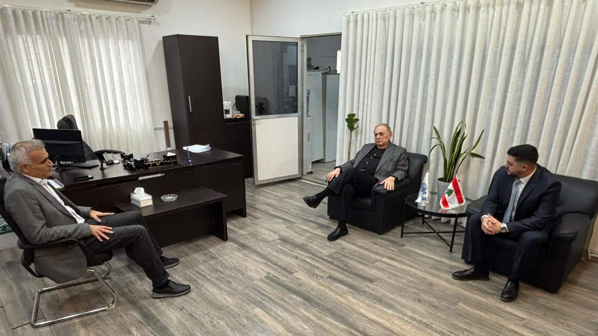 البستاني يزور مصلحة تسجيل السيارات في الأوزاعي ويشيد بتحسّن الأداء الإداري والتنظيم في الفرع