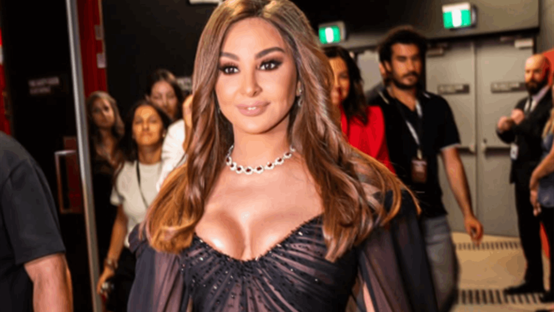 اليسا تحتفل بعيدها بحضور ابنتها الروحية... وأغنية من عاصي والوليد تشعل الأجواء (فيديو)