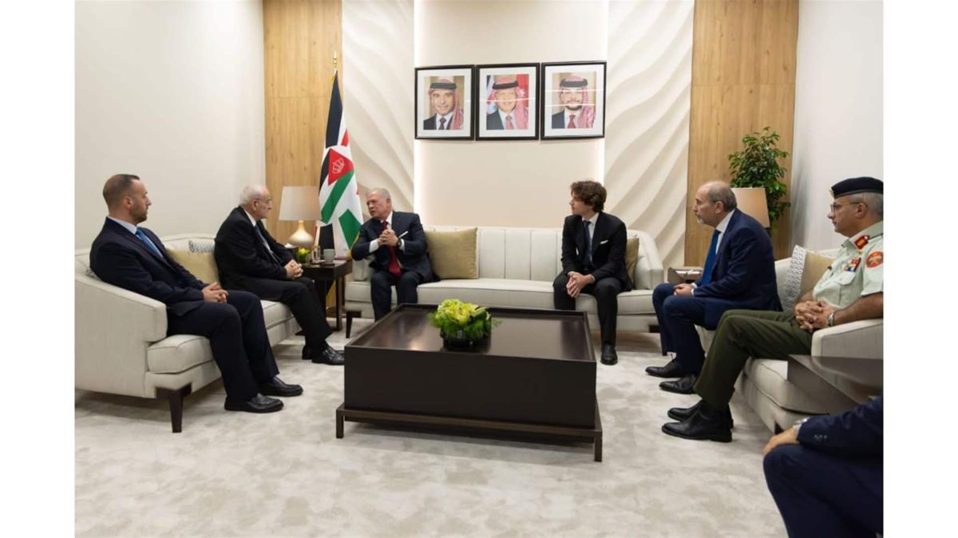 وزير الدفاع يلتقي العاهل الأردني... والملك عبدالله الثاني يؤكد دعم الجهود لضمان الاستقرار في الجنوب 