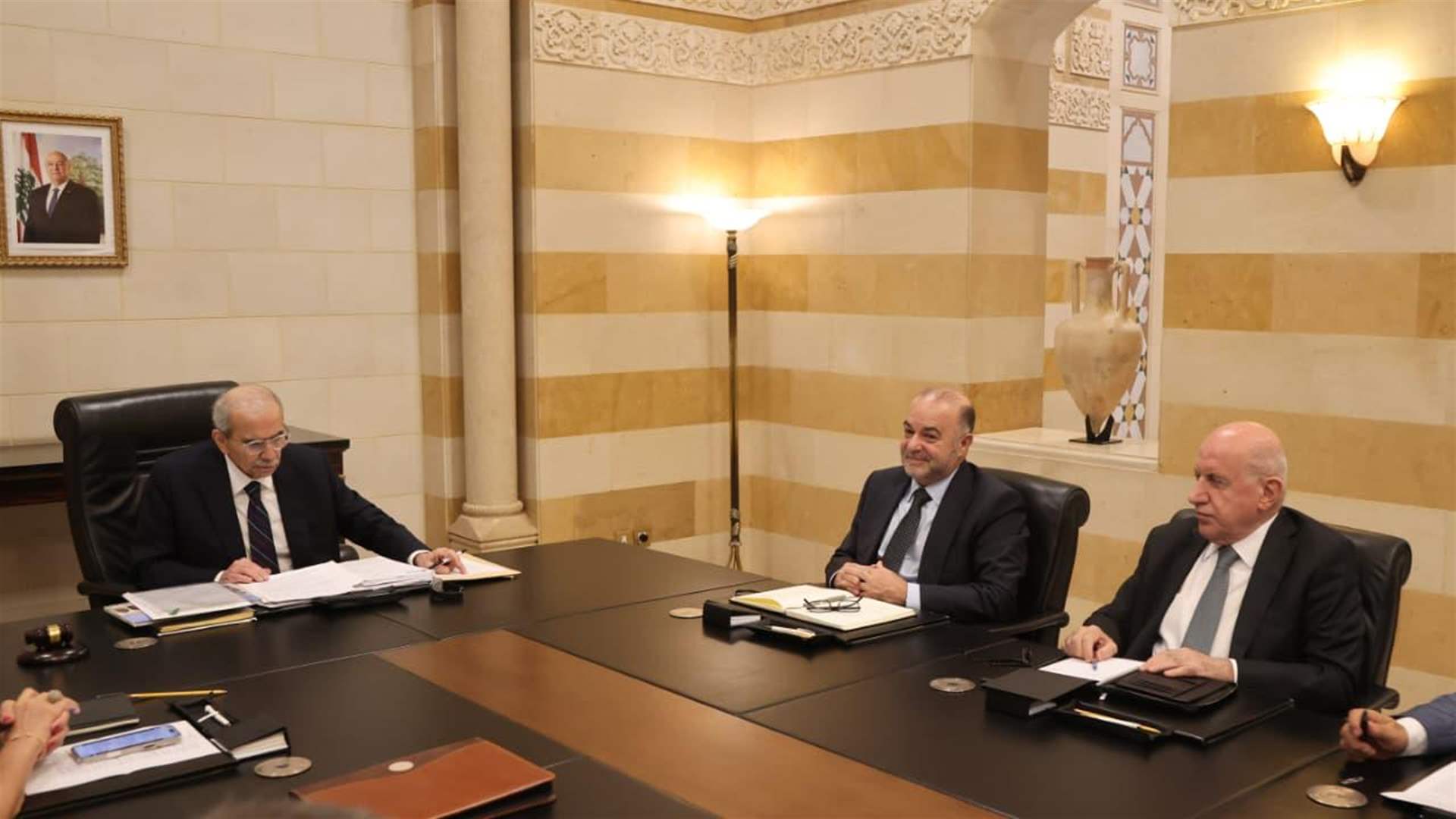 سلام ترأس اجتماعا لمتابعة المشاريع ذات الأولوية في إطار جهود العودة والتعافي وإعادة الإعمار في المناطق المتضرّرة