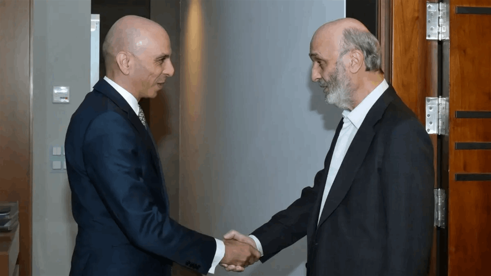 جعجع عرض مع السفير المصري الجديد التطورات