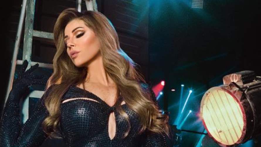 كارلا حداد تظهر قوامها الرشيق وتحبس الأنفاس في كواليس برنامجها الجديد (صور)
