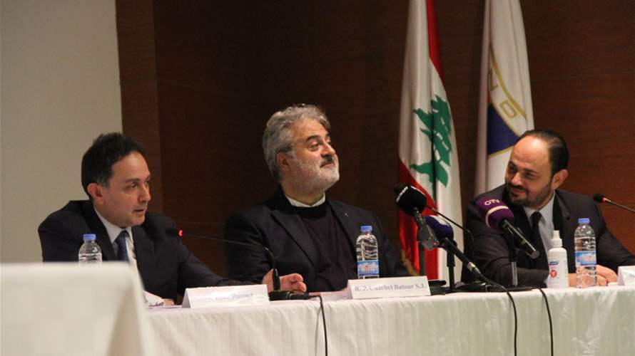ندوة في مدرسة سيدة الجمهور بعنوان "اللامركزية الإدارية في لبنان": قضايا وتحديّات...  