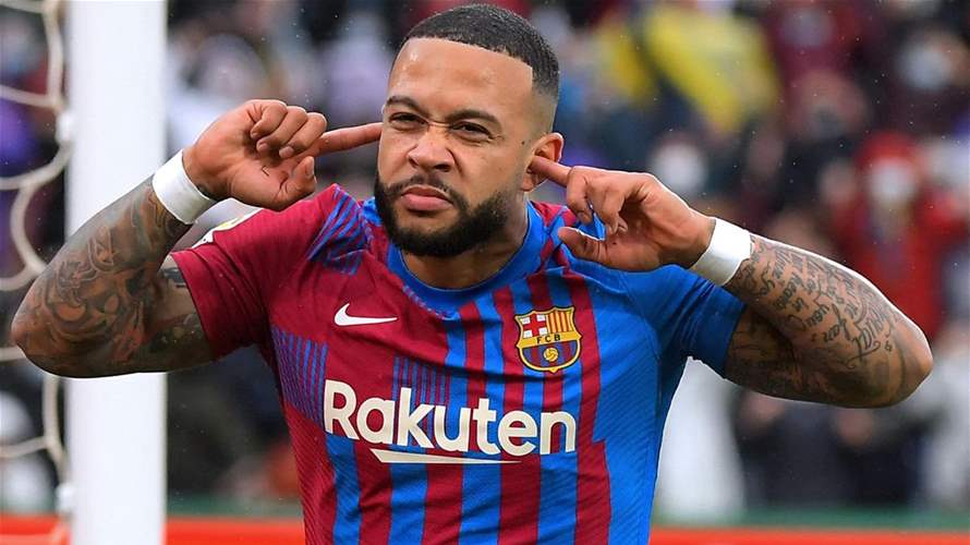 Atletico Madrid sign Dutch forward Depay from Barcelona