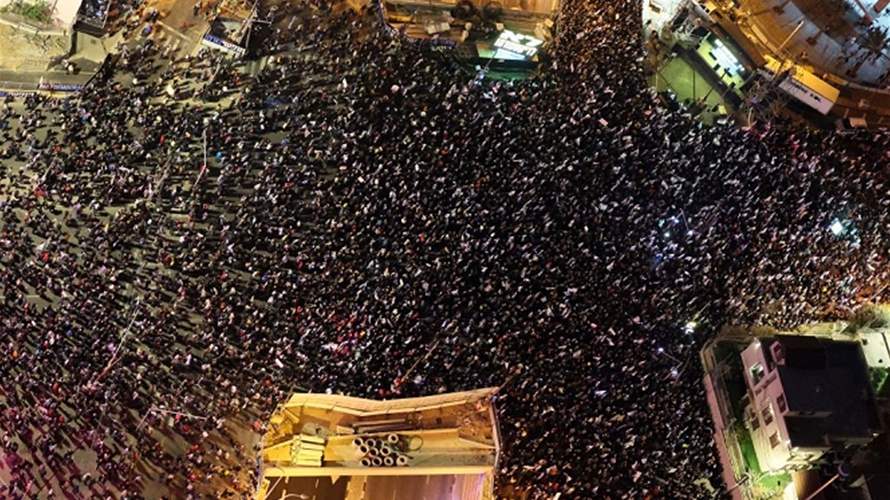 عشرات آلاف الإسرائيليين يتظاهرون ضد حكومة نتانياهو في تل أبيب