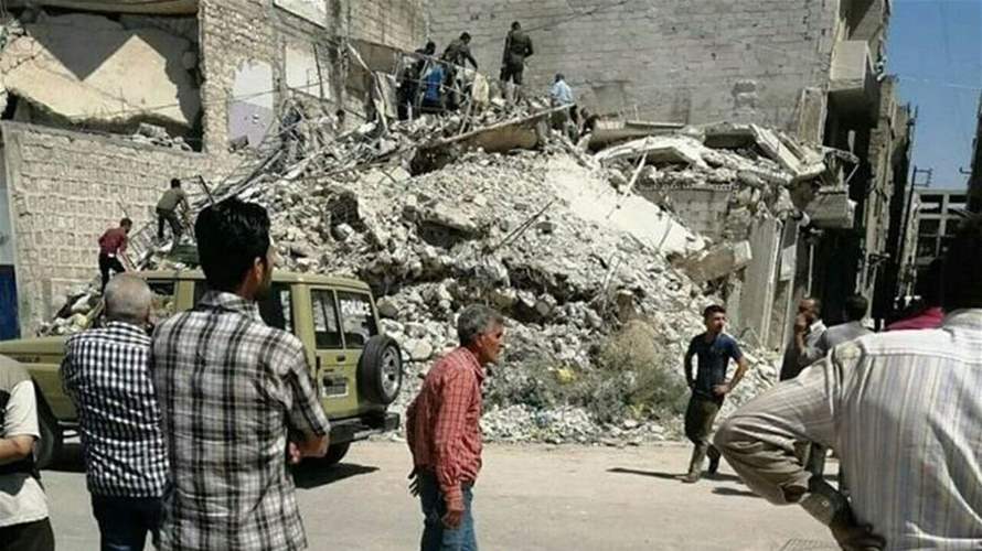 انهيار مبنى يودي بحياة عشرة أشخاص في حلب في شمال سوريا