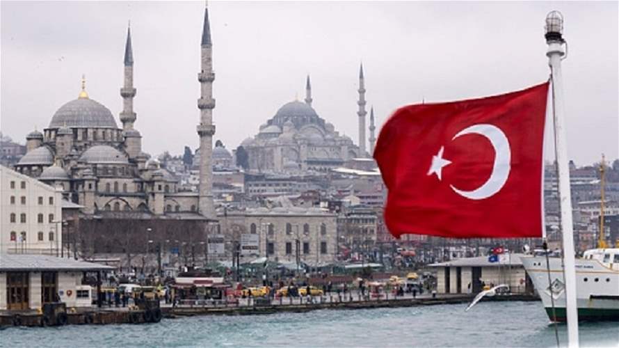 تركيا تستدعي سفير هولندا احتجاجاً على تمزيق ناشط مناهض للإسلام مصحفاً في لاهاي