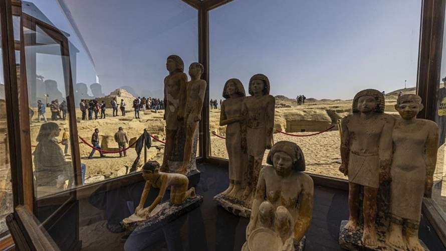 مصر تكشف عن مقابر فرعونية ومومياء كاملة في منطقة سقارة قرب القاهرة