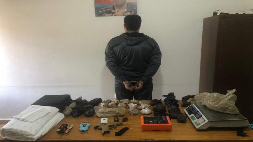أطلق النار باتجاه أحد الأشخاص وكاد أن يرديه قتيلاً ثمّ لاذ بالفرار... وشعبة المعلومات تلقي القبض عليه بكمين محكم!