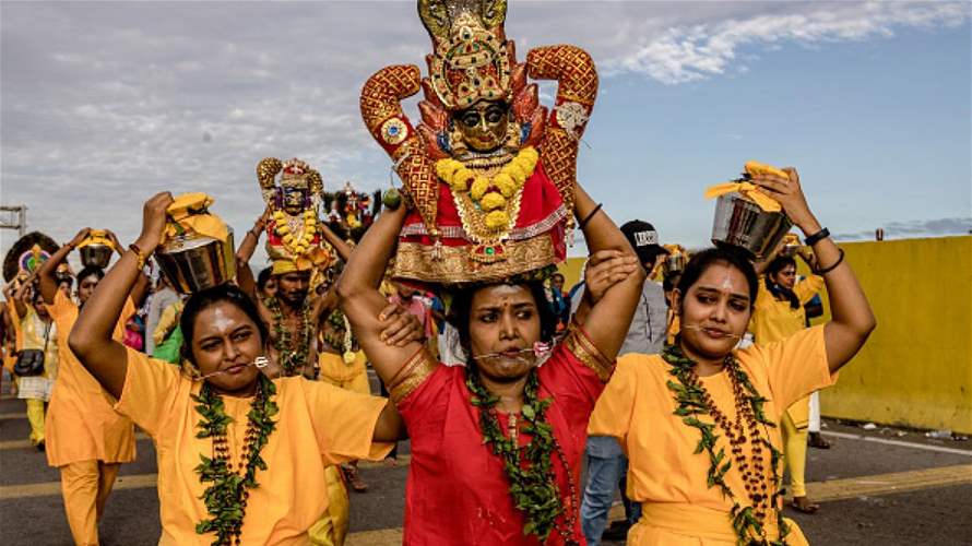 الماليزيون الهندوس يحتفلون بمهرجان تايبوسام