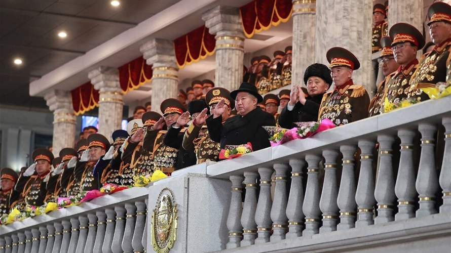 الزعيم الكوري الشمالي يحضر عرضا عسكريا كبيرا في بيونغ يانغ