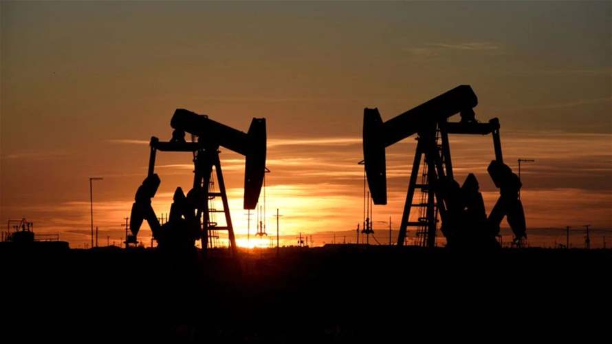 Oil gains as Russian output cuts offset rising US inventories 