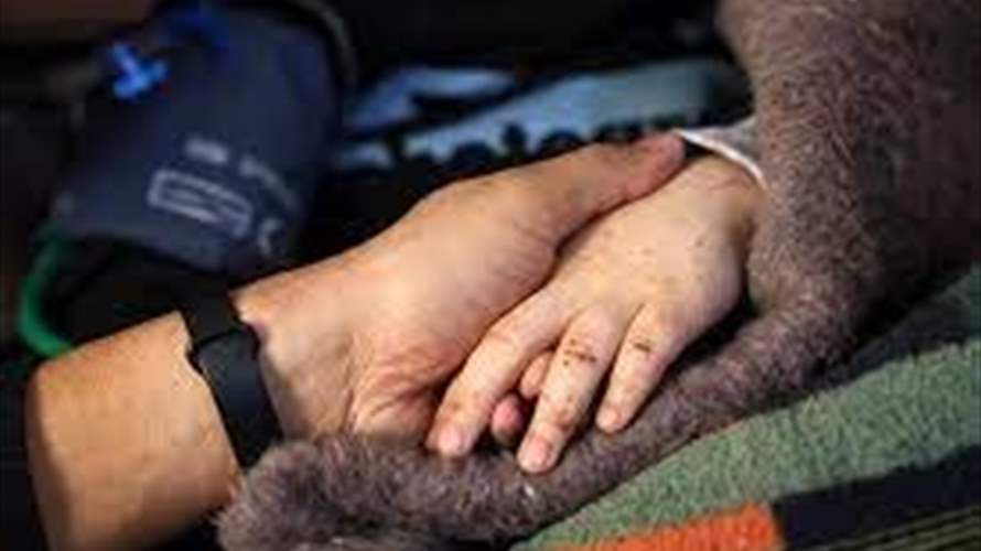 نقل طفلة سورية مهددة ببتر ساقيها للعلاج في تركيا