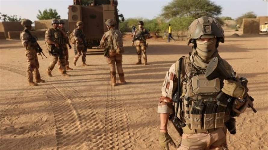 ماكرون يعلن "خفضا ملموسا" مرتقبا في عديد العسكريين الفرنسيين في إفريقيا