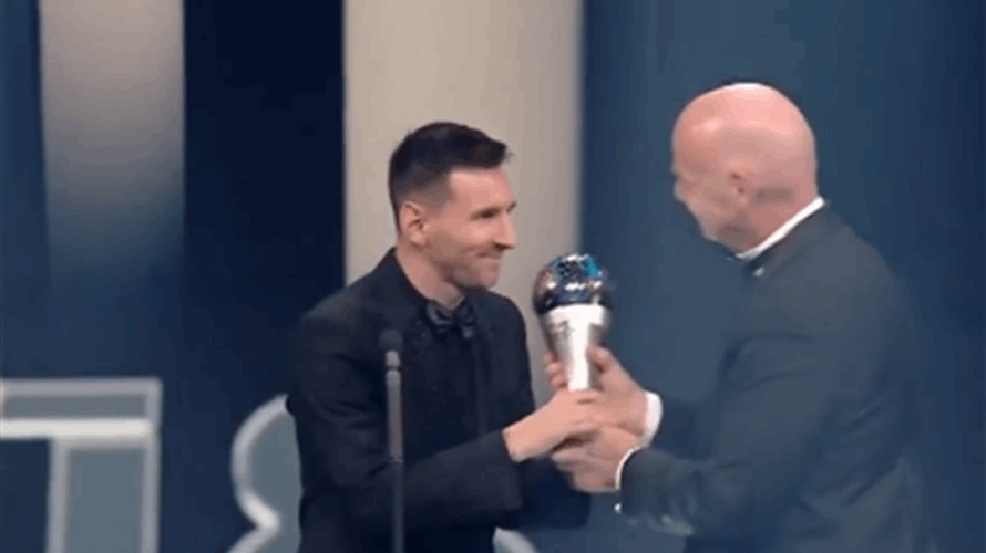 الاتحاد الدولي لكرة القدم الفيفا يتوج النجم الأرجنتيني ليونيل ميسي كأفضل لاعب لعام ٢٠٢٢