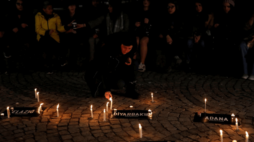 In Istanbul, Turks light candles to mourn earthquake victims in the south