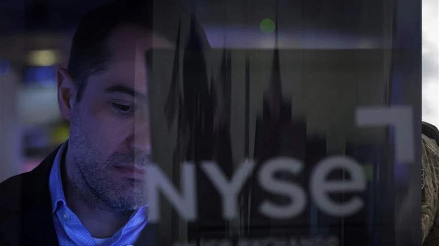 Wall St falls as SVB collapse fuels bank contagion fears 