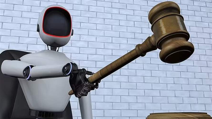 مقاضاة أول روبوت محامٍ في العالم... "لا يملك شهادةً في القانون!"