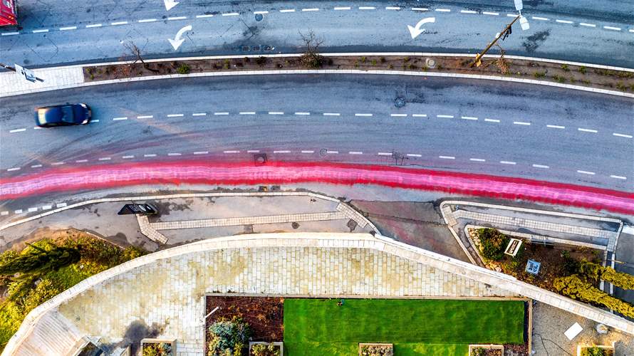 Israeli protesters paint 'red line' leading to Supreme Court after Netanyahu spurns compromise