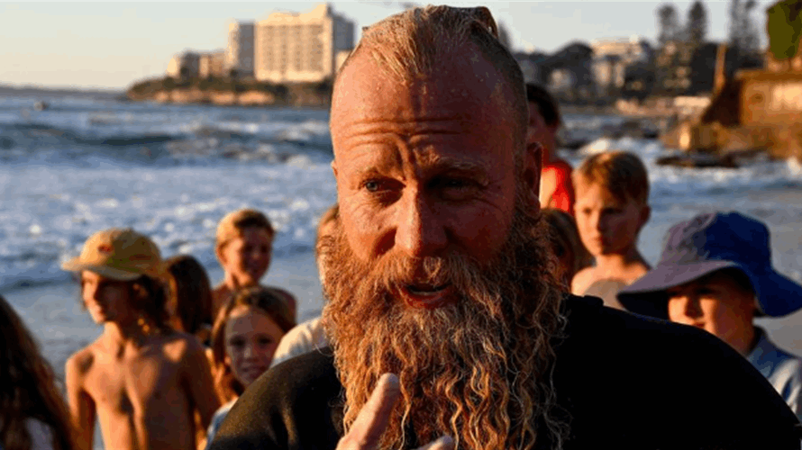 Former pro breaks record for world's longest surf in Australia