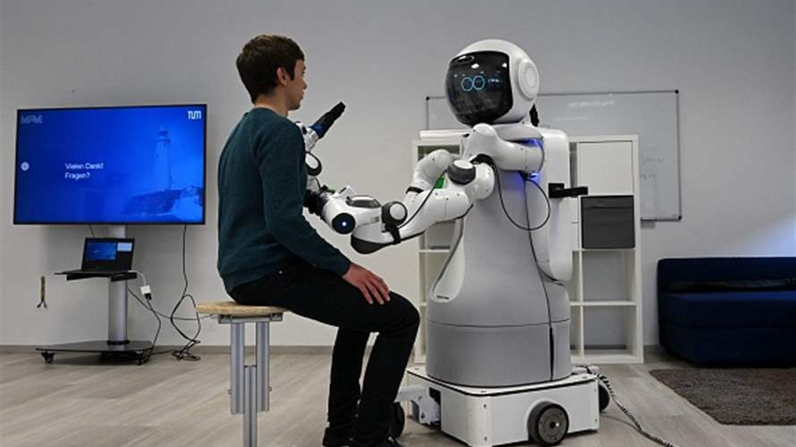 روبوتات توفّر رعاية للمسنّين في ظل نقص العاملين الصحيين في ألمانيا 