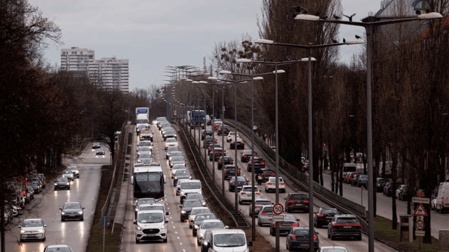 EU drafts plan to allow e-fuel combustion engine cars