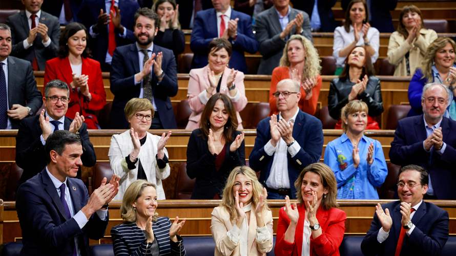 Spain's PM easily defeats no-confidence motion brought by far right