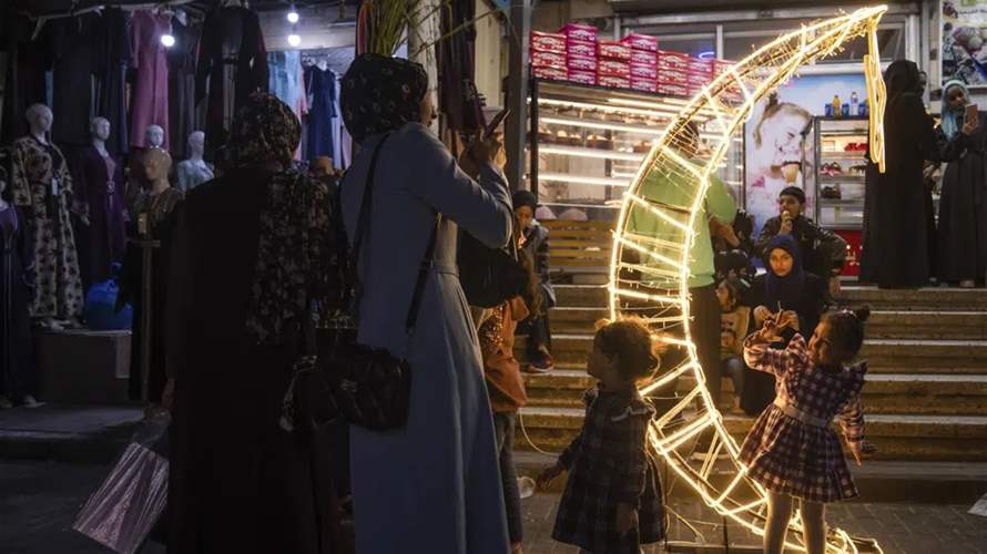 Ramadan begins in Mideast amid high costs, hopes for peace 