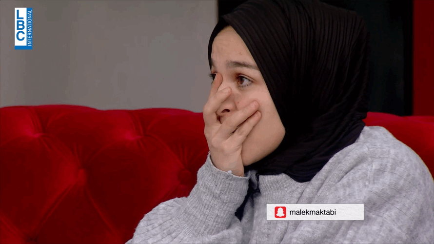 قصّة ختام وابنتها الضائعة تحبس الأنفاس في "أحمر بالخط العريض"... هل قام والدها ببيعها؟ (فيديو)