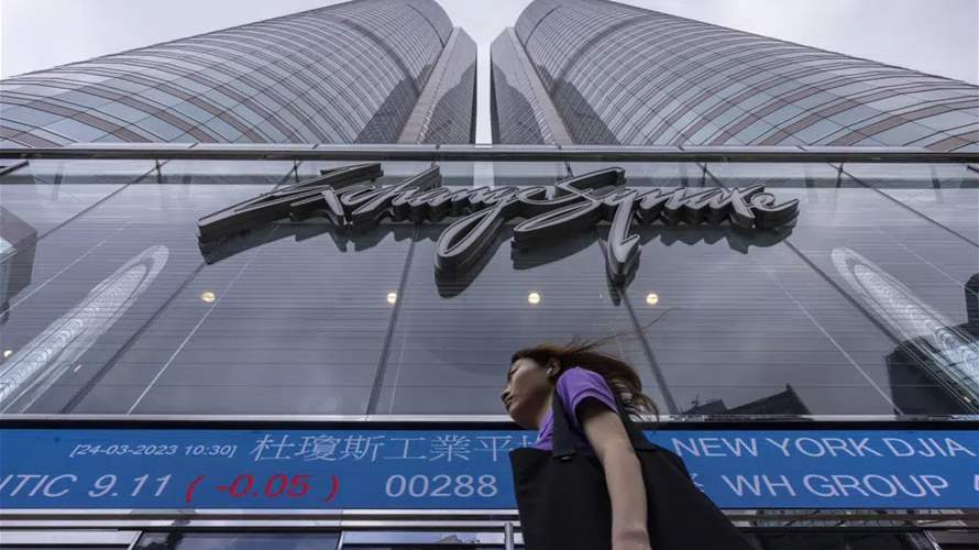 World shares fall on banking turmoil, recession worries 
