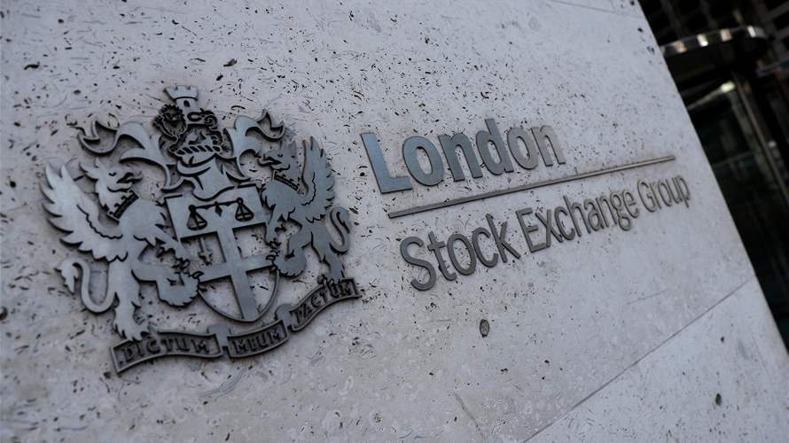 Lenders, energy stocks help London stocks extend gains
