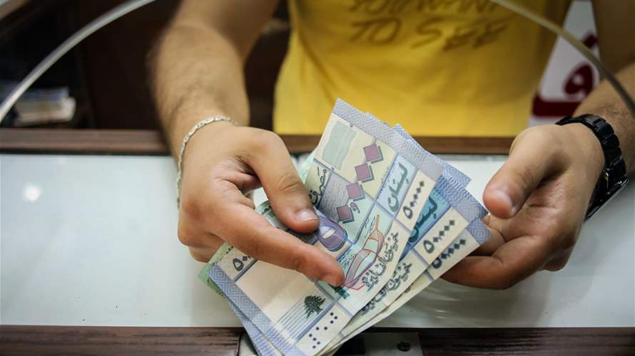 Public sector employees stand against pay based on Sayrafa platform's daily rate
