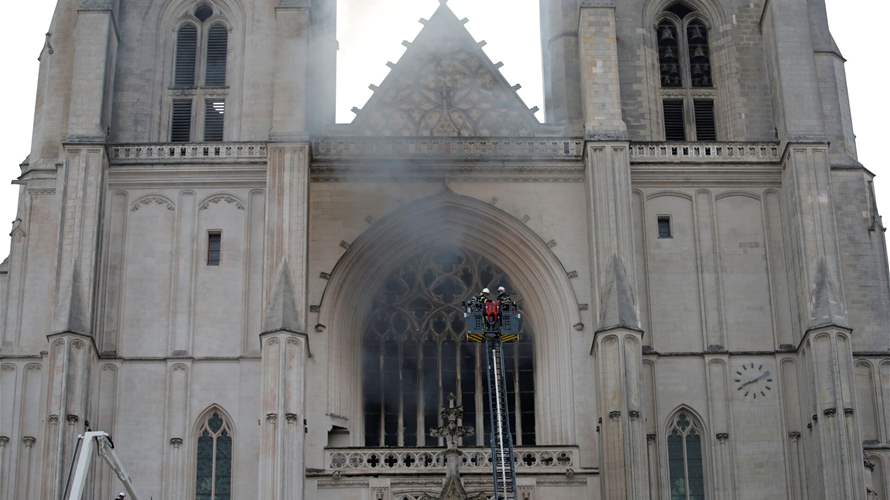 محكمة فرنسية تقضي بسجن رجل لإحراقه كاتدرائية في نانت عام 2020 
