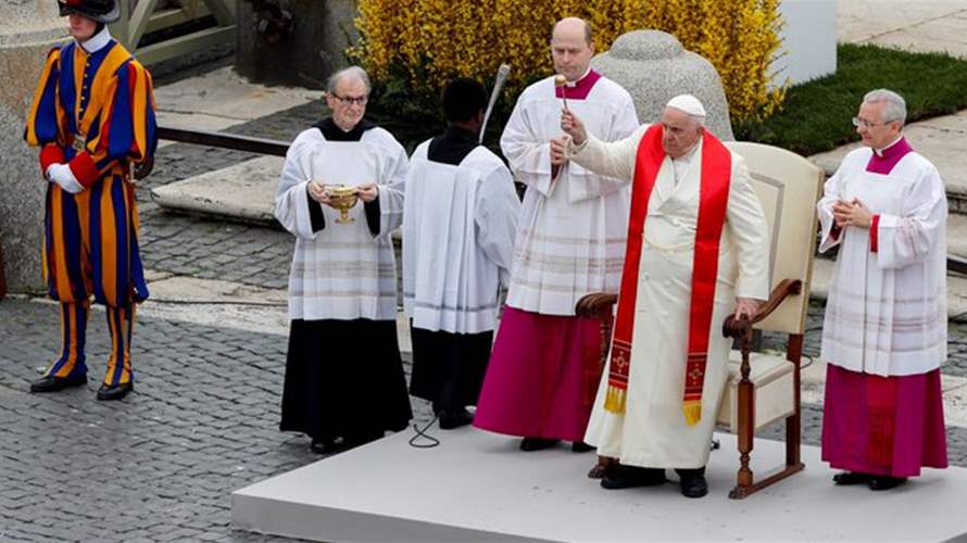 البابا فرنسيس في قداس الشعانين إثر خروجه من المستشفى 
