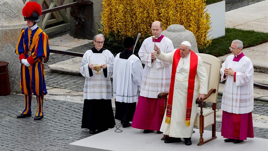 Pope Francis leads Palm Sunday service, bounces back from illness